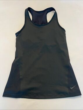 Nike Black Racerback Athletic Tank Top w/ built in sports bra. Size M. Like New.